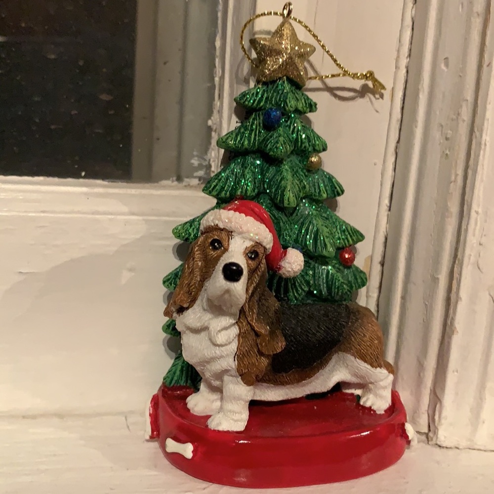 Brand New w/tags Basset Hound Christmas Tree Ornament